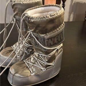 Moon Boot Women's Metallic Gold Winter Boots